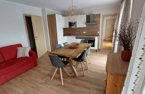 Augsdorf Apartment | Cozy Apartment for 6 with Balcony, Parking & Lake View