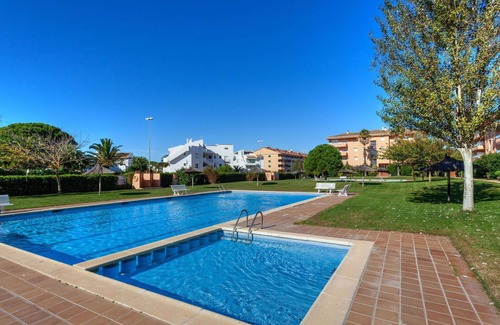 Mas Pinell Apartment | Relaxing Apartment for 6 with Pool, Terrace & Ocean View