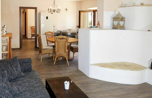 Cologna Spiaggia Villa | Tranquil Villa Apartment with Private Pool & Ocean Views
