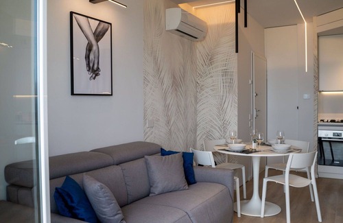 Roseto degli Abruzzi Apartment | Cozy Oceanfront Apartment for 3 with Terrace & WIFI