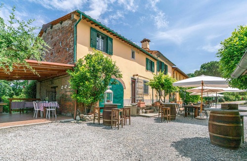 Capannori Apartment | Renovated Farmhouse: Cozy B&B and Apartments Await You