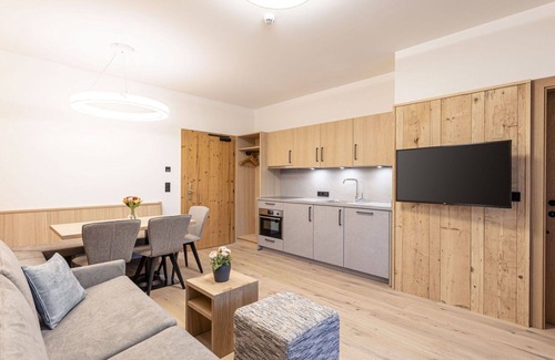 Reith bei Kitzbuehel Apartment | Cozy Lake View Apartment with Hot Tub & Pet-Friendly Stay
