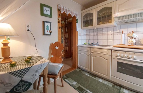 Wildbach Apartment | Cozy 2 Bedroom Retreat in Bad Schlema with Spa & Breakfast