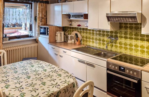 Papiermuhle Apartment | Inviting 3 Bedroom Accommodation with Lake Views in Neumagen