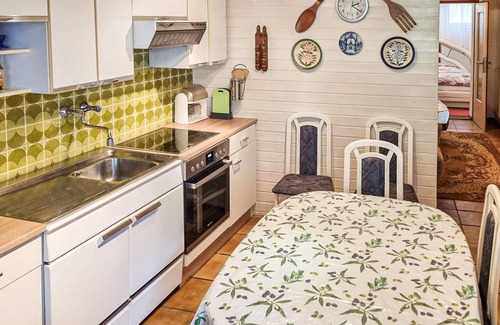 Papiermuhle Apartment | Inviting 3 Bedroom Accommodation with Lake Views in Neumagen