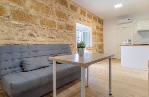 Arcos de la Frontera Apartment | Cozy 1 Bedroom Retreat with Spa in Arcos de la Frontera