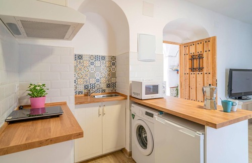 Arcos de la Frontera Apartment | Cozy 1 Bedroom Retreat with Spa in Arcos de la Frontera