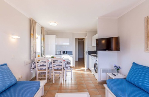 Plage de la Garonnette Apartment | Inviting Apartment for 4 with Pool, WiFi, and Ocean View
