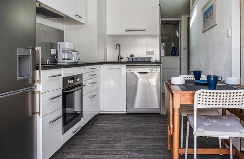 Noirmoutier-en-l'Ile Apartment | Discover a Serene Stay on Île de Noirmoutier with Ocean Views