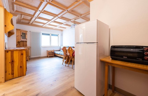 Campitello di Fassa Apartment | Cozy Bilocale Fiore: Pet-Friendly Stay with Breakfast & Kitchen