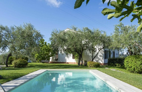 Monade Santa Lucia Villa | Inviting Villa Apartment with Pool, Ocean Views & Free WIFI