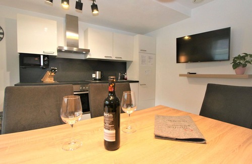 Finsing Apartment | Cozy Apartment for 5 with Lake View, Terrace & Parking