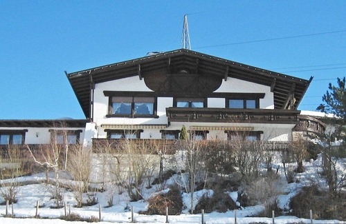 Pfons Apartment | Cozy Apartment for 5 with Panoramic View and Terrace