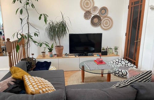 Le-Plessis-Trevise Apartment | Top-Rated Family Apartment with Kitchen Amenities