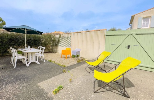 Saint-Martin-de-Re Apartment | Cozy Apartment Steps from the Port of Saint Martin