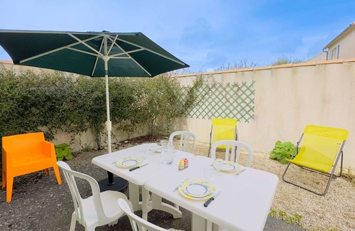 Saint-Martin-de-Re Apartment | Cozy Apartment Steps from the Port of Saint Martin