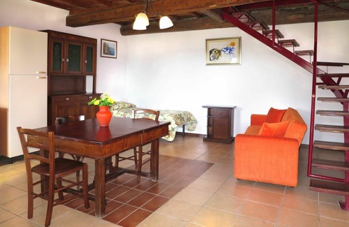 Santo Villa | Inviting Villa Apartment with Pool, Pets Welcome & Panoramic Views