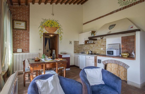 Pieve a Nievole Apartment | Welcoming Apartment for 4 with Pool, Hot Tub & Pets Allowed