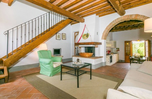 Castelfiorentino Villa | Cozy Villa Apartment for 6 with Pool, A/C, and Pet-Friendly