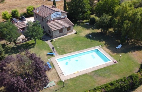 Poggiarello Villa | Nice apartment in villa for 4 people with pool, A/C, TV and parking, close to Siena