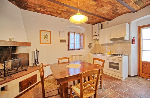San Casciano in Val di Pesa Apartment | Top-Rated Apartment with Pool & Pet-Friendly Comfort near Greve