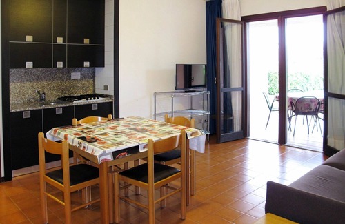 Crociale Apartment | Stylish Apartment for 4 with Pool, WIFI & Pet Friendly