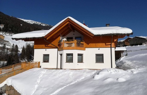 Sarentino Apartment | Cozy Apartment for 6 with WIFI, Balcony & Parking Access