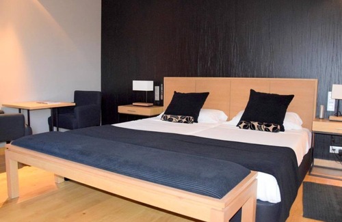 Los Jardines Apartment | Convenient Apartment Steps from the City Center