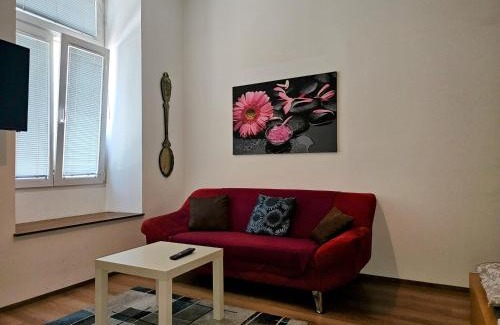 Matzleinsdorf Apartment | Comfortable Apartment Near Vienna Center for Family Stays