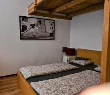 Matzleinsdorf Apartment | Comfortable Apartment Near Vienna Center for Family Stays