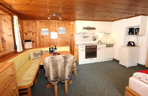 Bruck am Ziller Apartment | Cozy Tyrolean-Style Apartment with Breakfast and Kitchen