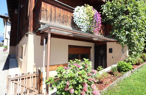 Bruck am Ziller Apartment | Cozy Tyrolean-Style Apartment with Breakfast and Kitchen