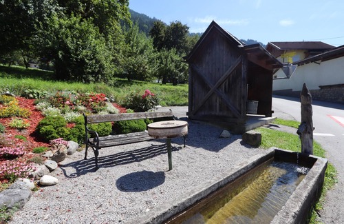 Bruck am Ziller Apartment | Cozy Tyrolean-Style Apartment with Breakfast and Kitchen