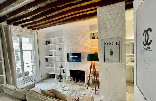 Quartier de la Place-Vendome Apartment | Pet-Friendly Apartment Near Concorde Champs Élysées