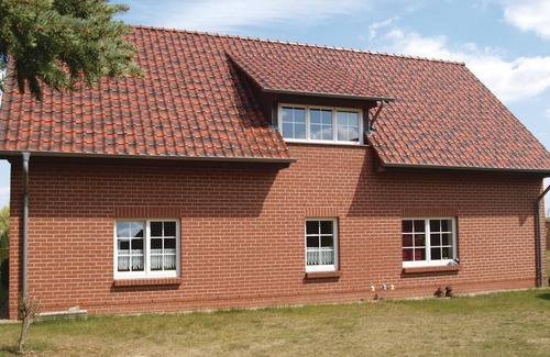 Roggentin Apartment | Inviting 2-Bedroom Retreat in Mirow OT Qualzow