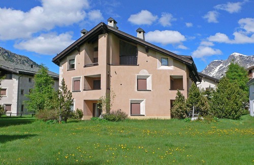 Sils-Maria Apartment | Comfortable Apartment for 6 with Pet-Friendly Amenities