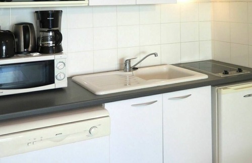Carcans Plage Apartment | Cozy Apartment for 6 with Ocean View, Terrace & Pets Welcome