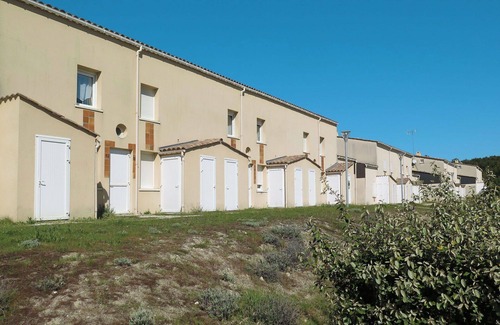 Carcans Plage Apartment | Cozy Apartment for 6 with Ocean View, Terrace & Pets Welcome