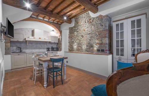 Monteriggioni Apartment | Nice apartment for 4 guests with pool, WIFI, A/C, TV, pets allowed and parking, close to Siena