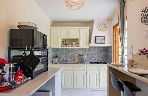 Kerlouan Apartment | Cozy Oceanfront Apartment for 2 with Pet-Friendly Amenities