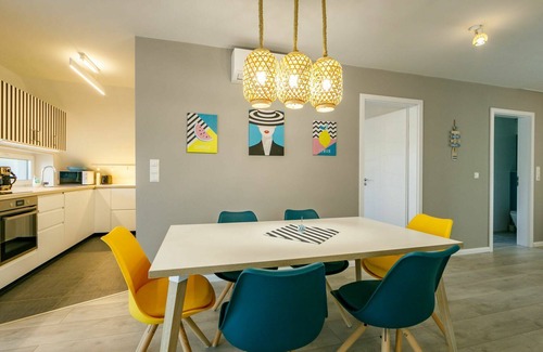Balatonszarszo Apartment | Nice apartment for 7 guests with A/C, WIFI, TV, terrace and parking