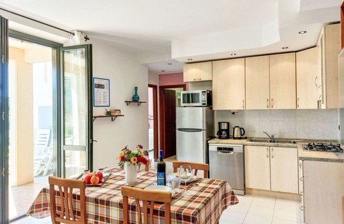 Piani-Ciapin Apartment | Pet-Friendly Apartment for 6 with Pool and Ocean Views