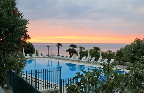 Piani-Ciapin Apartment | Pet-Friendly Apartment for 6 with Pool and Ocean Views
