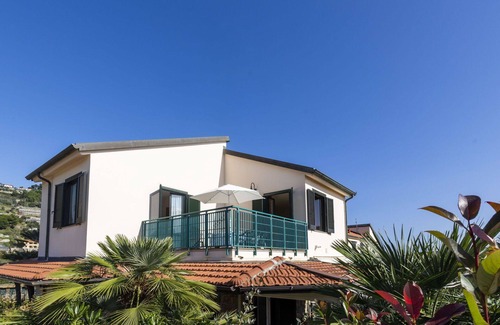 Piani-Ciapin Apartment | Pet-Friendly Apartment for 6 with Pool and Ocean Views