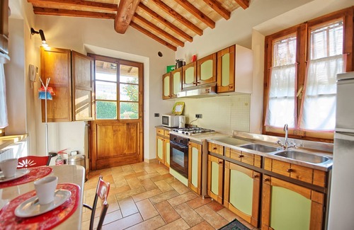 San Gimignano Apartment | Cozy Apartment for 2 with Pool, A/C & Panoramic Views