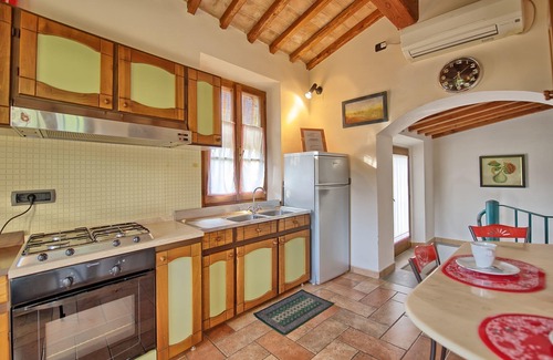 San Gimignano Apartment | Cozy Apartment for 2 with Pool, A/C & Panoramic Views