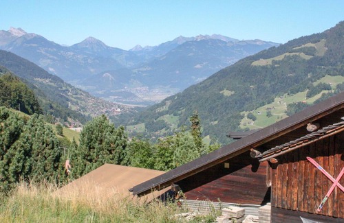 Champery Apartment | Nice apartment for 16 guests with TV, balcony, pets allowed, panoramic view and parking