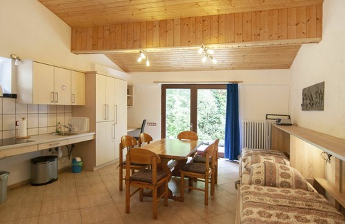 Trarbach Apartment | Spacious Apartment for 19 with Hot Tub & Pet-Friendly Options