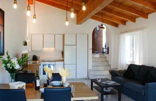 Magadino Apartment | Charming Apartment for Two with Panoramic Lake Views
