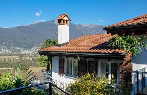 Magadino Apartment | Charming Apartment for Two with Panoramic Lake Views